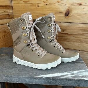 Nadine Beige Leather Lace Up Sneakers Boots Girls Size 4.5 DC Shoes
